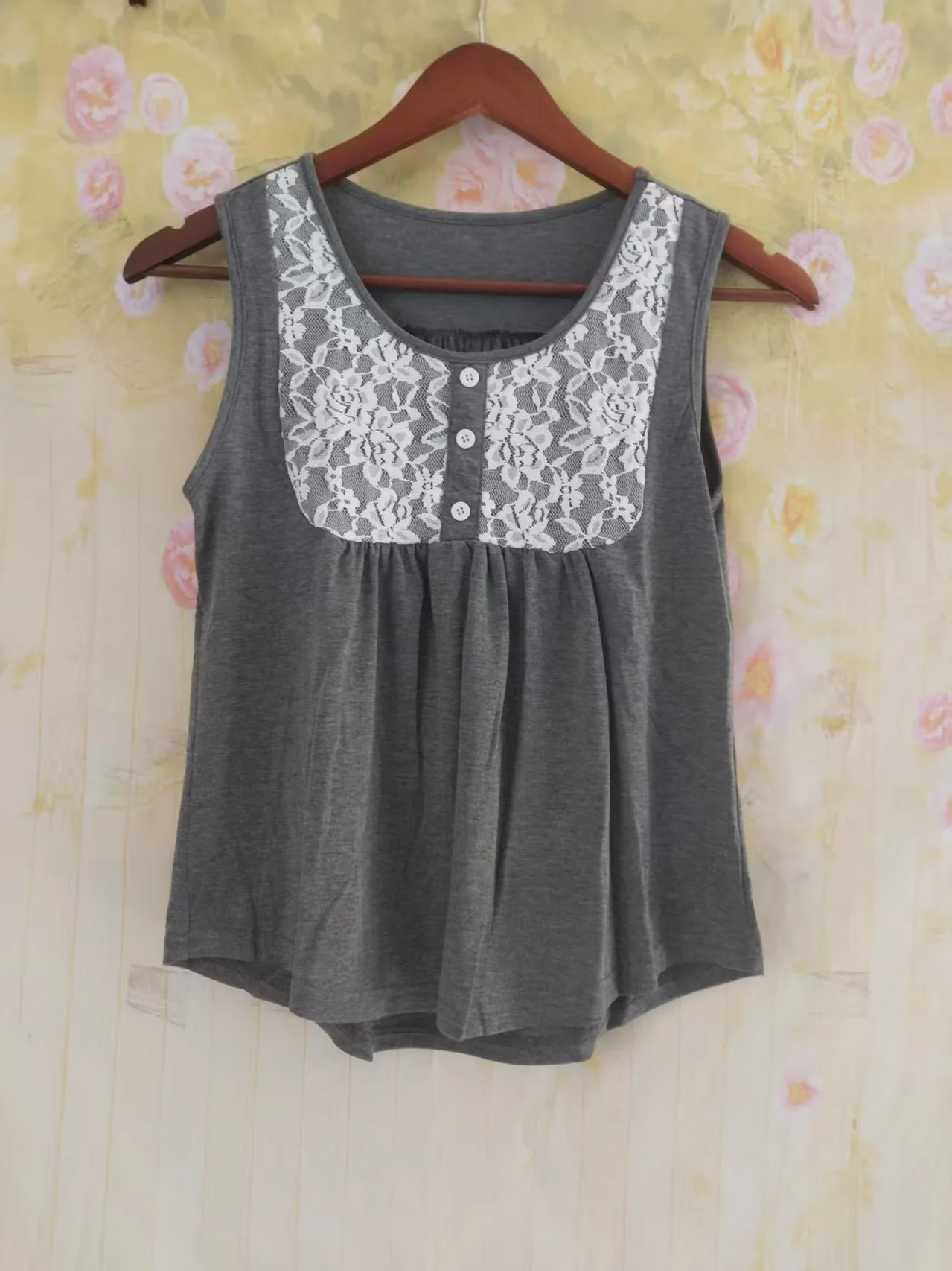 女性の夏のトップスボタンパッチワーク Tシャツセクシーなヴィンテージベストタンクノースリーブレース Tシャツルーズフリルブラウスカジュアル Tシャツ