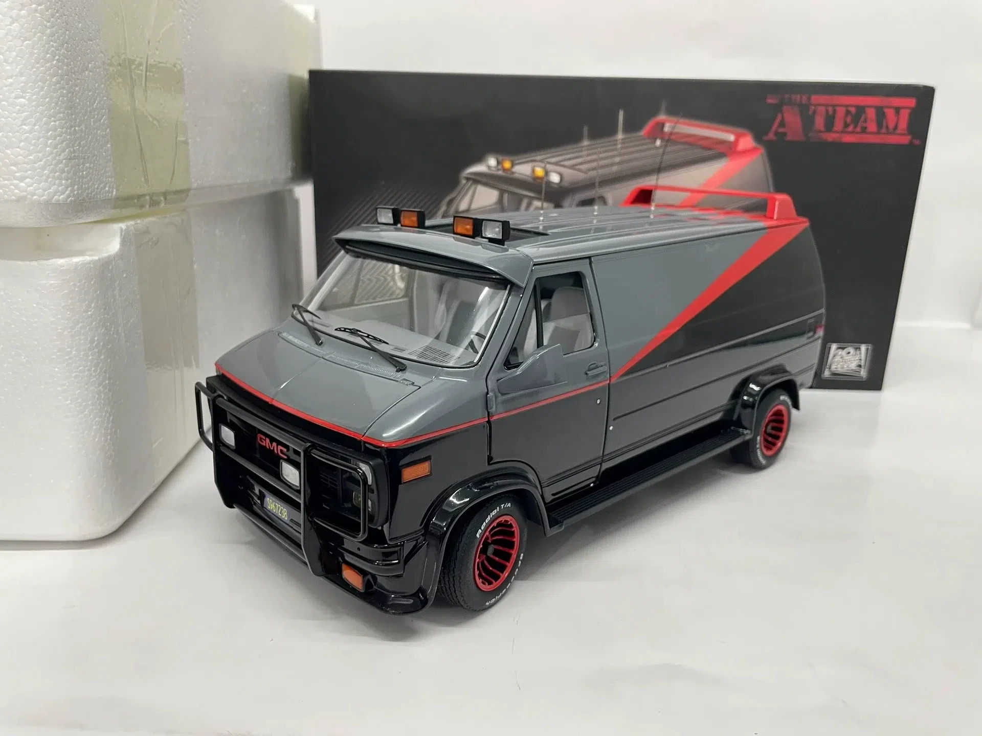 

HW Elite 1:18 The A-Team MPV Simulation Limited Edition All Open Alloy Metal Static Car Model Toy Gift