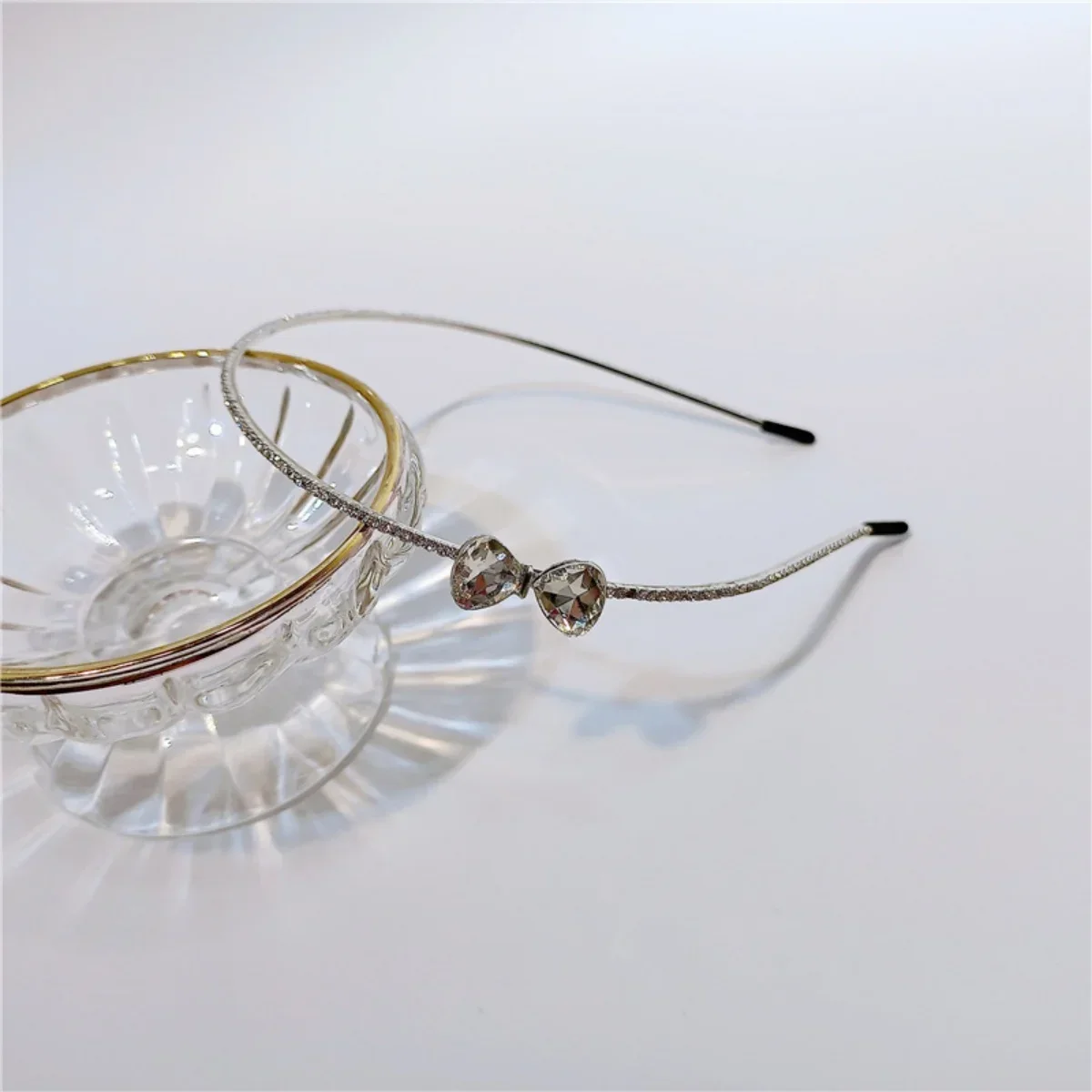 Fascia per capelli con fiocco semplice e alla moda per le donne, design con temperamento, gioielli, fascia per capelli, accessorio per capelli, personalità