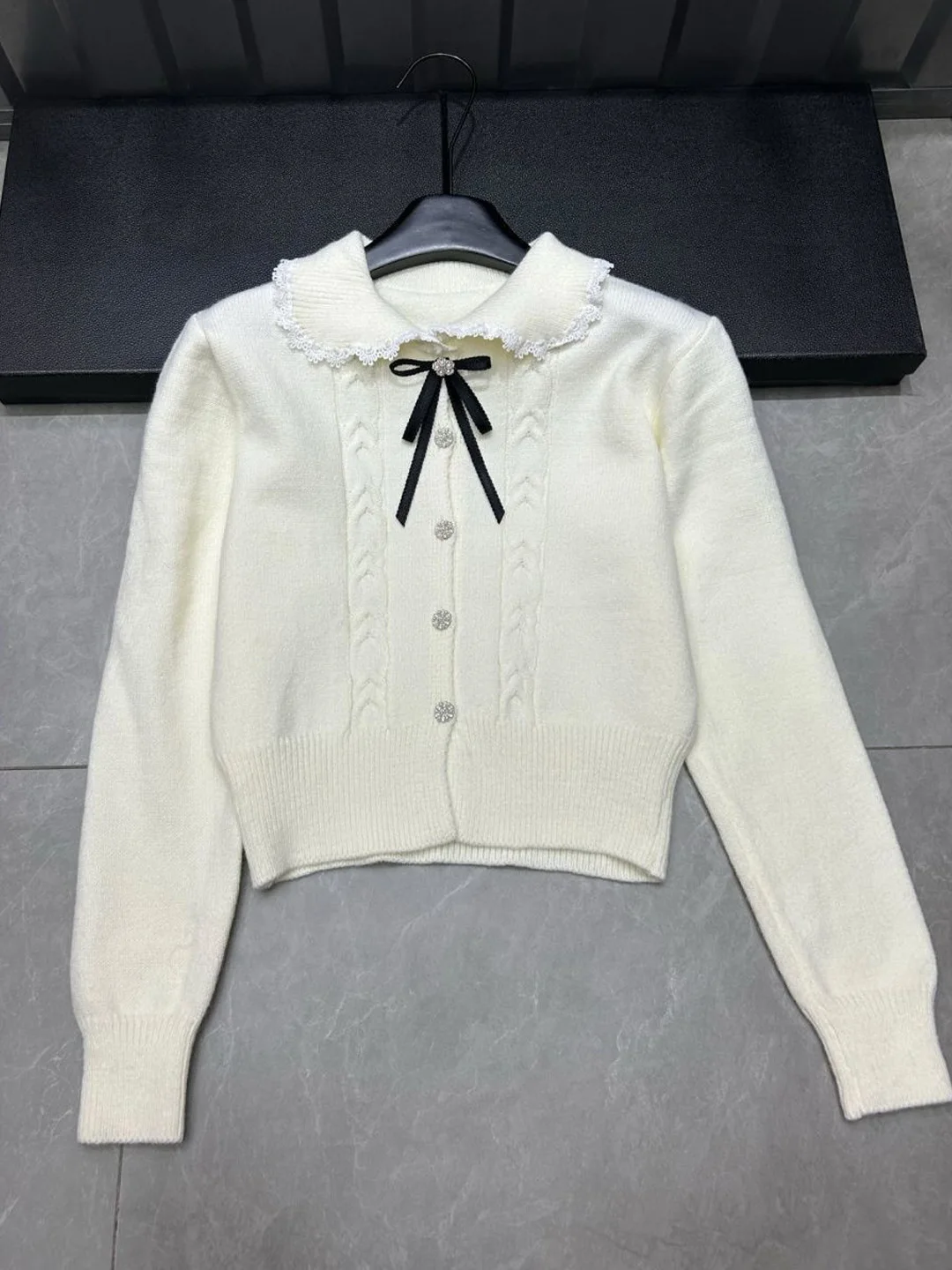 

Retro Splice Knot Long Sleeve Short Knitted Top Trendy Versatile Loose Fit Winter Ladies Fashion Large Size Inner Wear