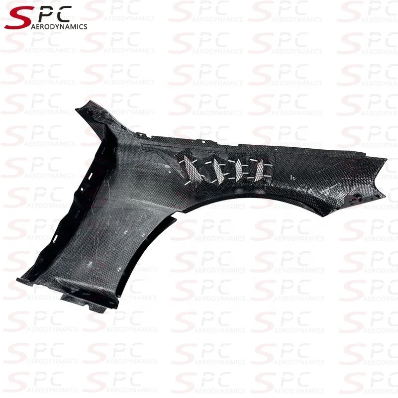 SPC M2 واقي الطين الأمامي من ألياف الكربون الجافة لسيارات BMW G87 Prepreg من ألياف الكربون بفتحات تهوية لسيارات BMW M2 G87 طقم هيكل الجناح الأمامي