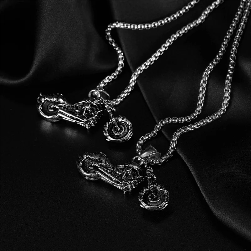 2022 Trend Skull Flame Motorcycle Pendant Necklace Hip Hop Punk Soul Chariot Men\'s Titanium Steel Necklace Jewelry Accessories