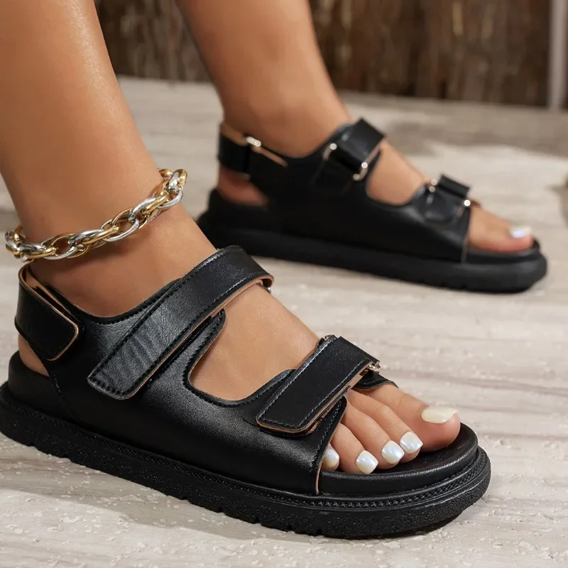 2025 ホット販売レディースシューズバックルストラップ女性のサンダルファッションピープトウカジュアルサンダル Swomen 夏プラスサイズフラットサンダル