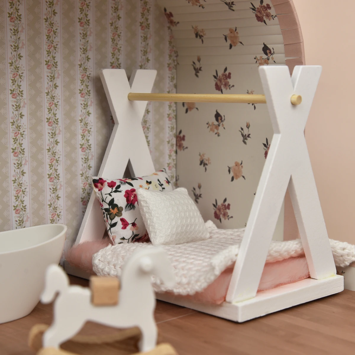 Miniature Furniture 1:12 Wooden Tent Bed with Bedding (2 Colors Available) Mini House Decoration Items