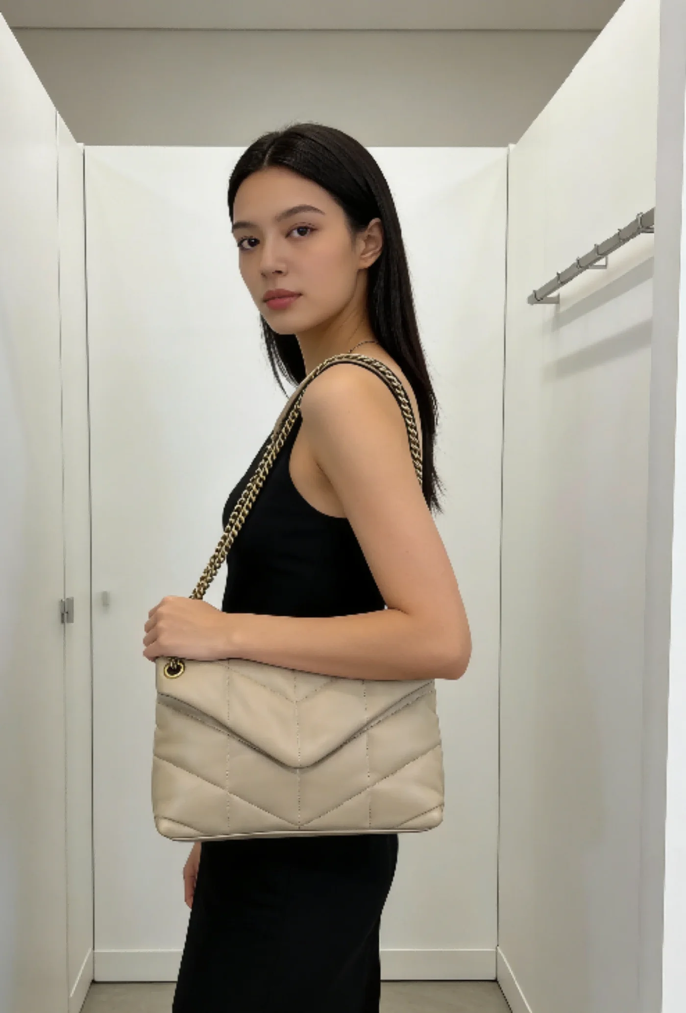 

Минималистичная бежевая стеганая сумка-слинг для женщин, в форме конверта, с цепочкой-ремешком, повседневная сумка через плечо.