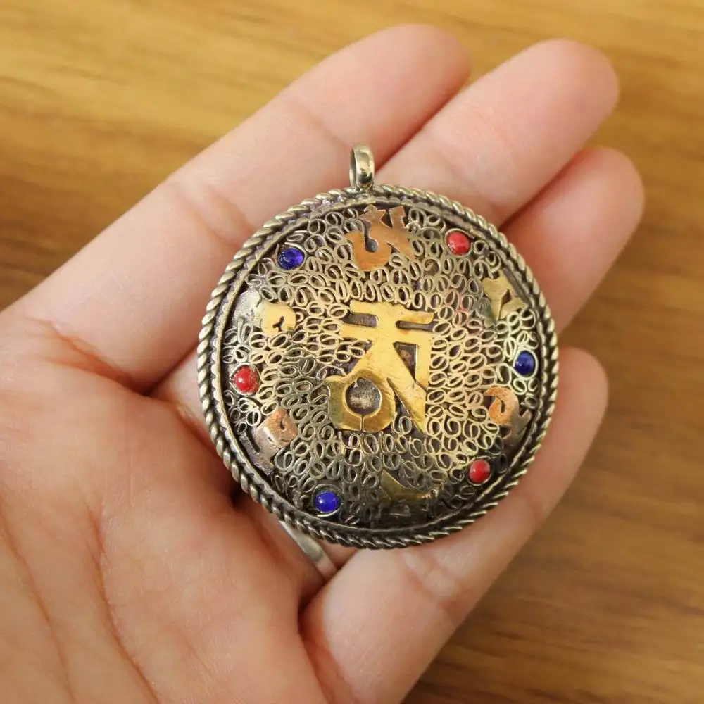 PN281 Tibetan Brass Metal Six Words Mantra Om 43mm Round Double Side Pendant Necklace