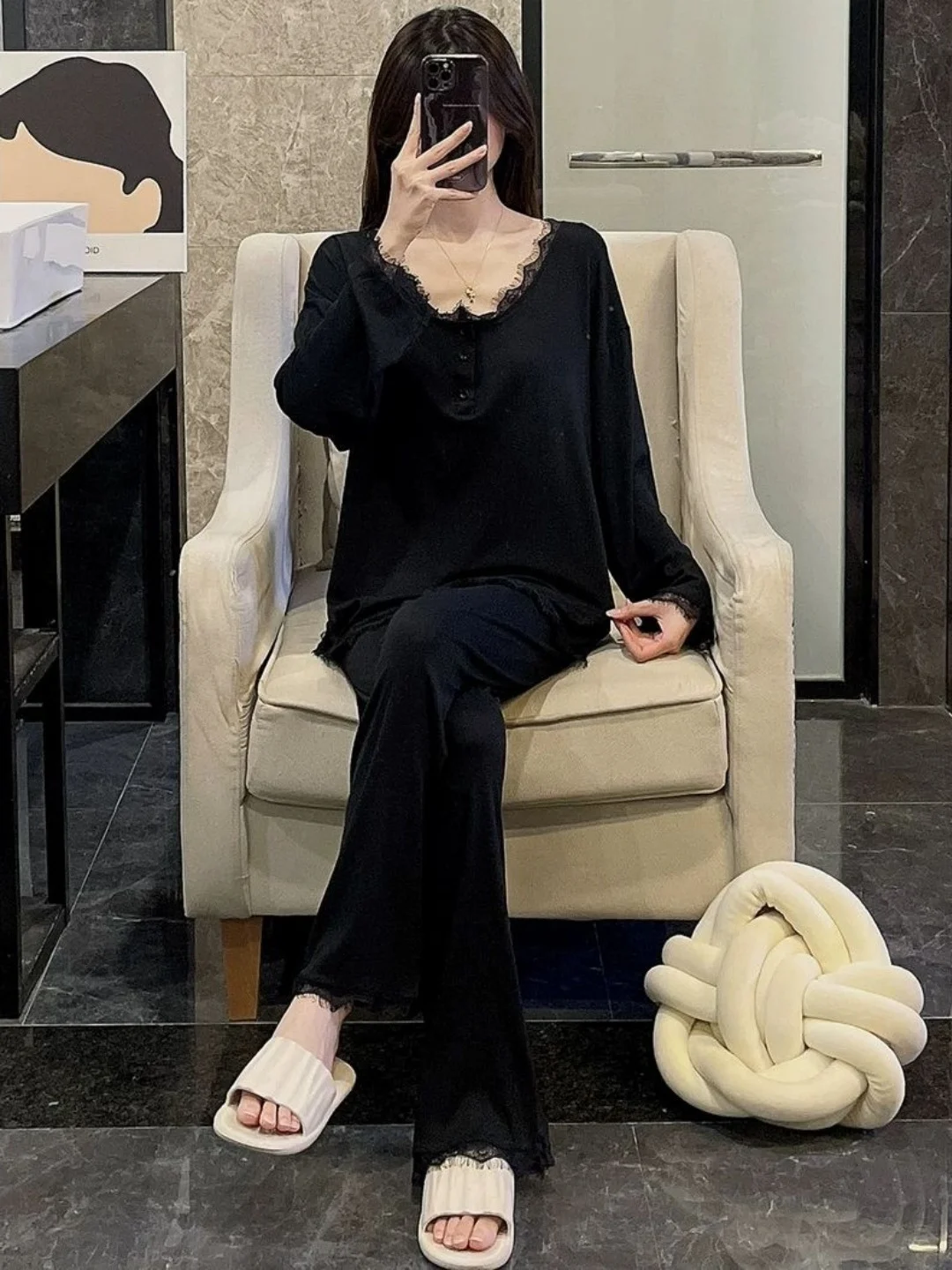 plus Size Women's Lace Trim V-Neck Long Sleeve Home Clothes Set Winter Thermal Sleepwear Outerwear Slimming Effect
