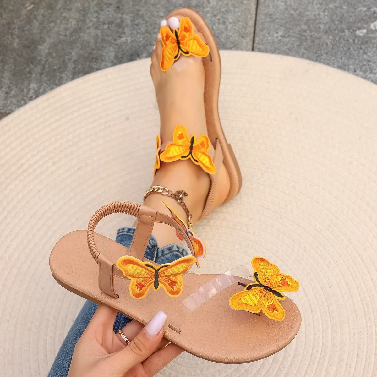 Sandalias planas con punta de pellizco para mujer, zapatos de diseñador de lujo con decoración de mariposa, novedad de verano, 2024