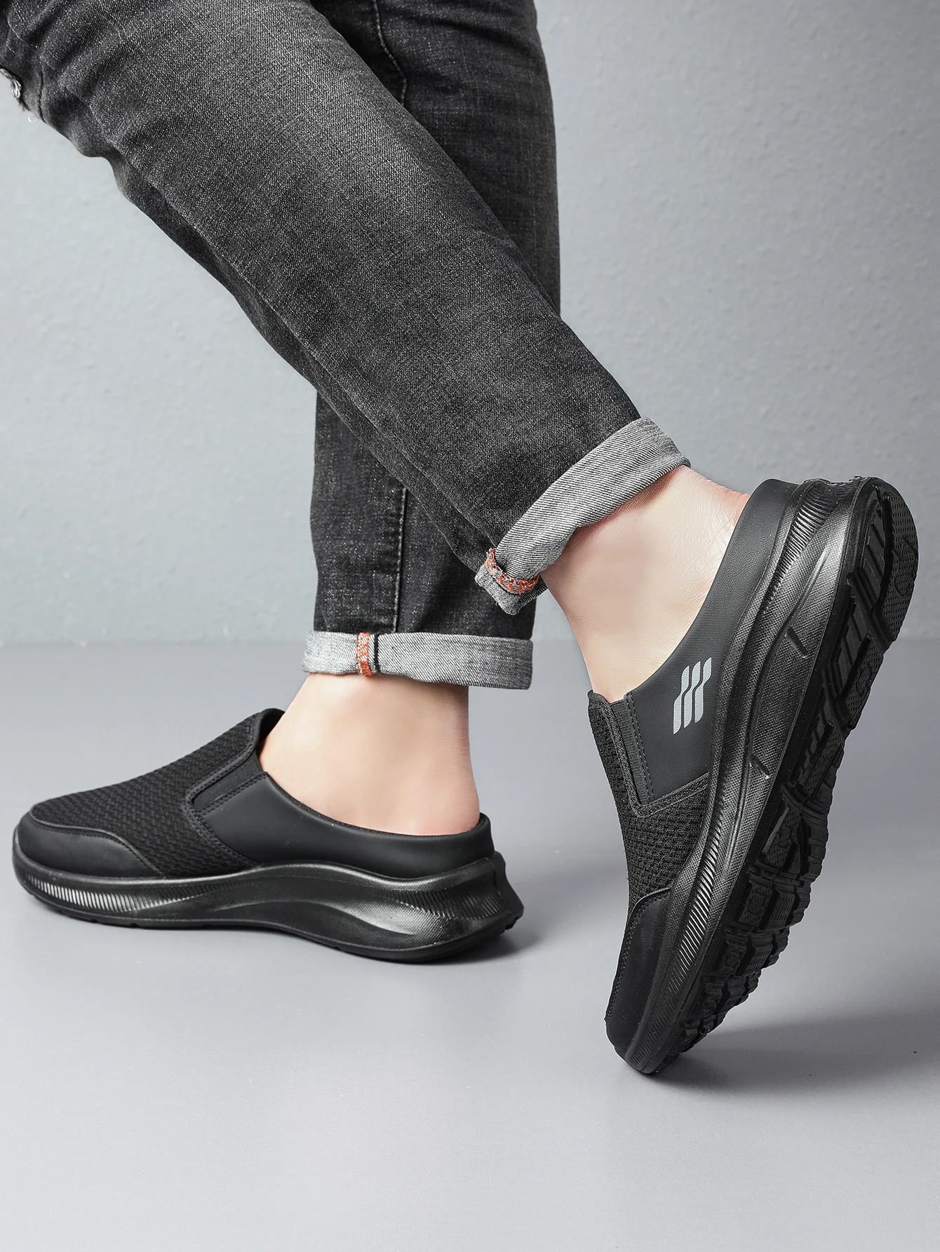 Einfache Minimalistische Herren-Mule-Sneaker, Perforierte Netzstrick-Oberfläche, Umhüllende Schutzkappe, Leichter Slip-On – Detail 9