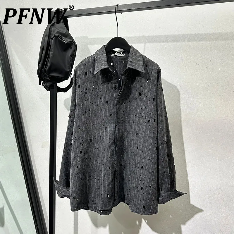 

PFNW Vintage Men's Shirts Losose Hole Striped Hot Drilling Design Lapel Long Sleeve Autumn Male Casual Tops New 2024 12C1030