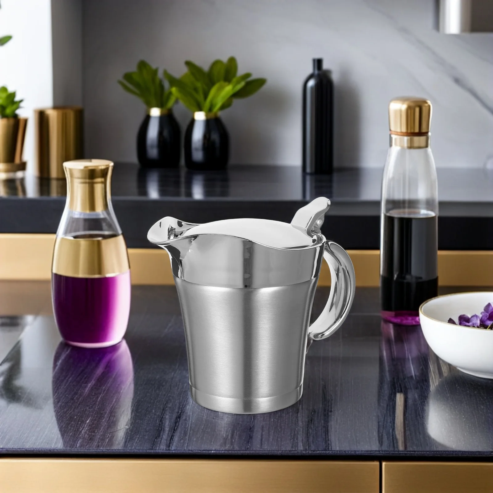 

Double Insulated Stainless Steel Gravy Jug 450Ml Thermal Sauce Pot Serving Steak Sauce Leakproof Spout Family Gatherings