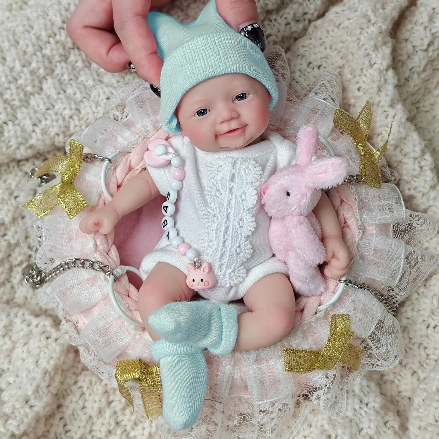 7 Zoll Reborn-Puppe aus Vollsilikon mit blauen Augen, realistischem Aussehen, niedliches Babyspielzeug mit Geschenkbox – Detail 1