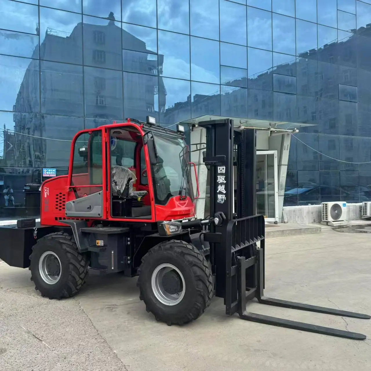 EPA EA Standards Compliant 3.5t Articulated Off Road Forklift 4WD Diesel Hydraulic Small Turning Radius for All Rough Terrains