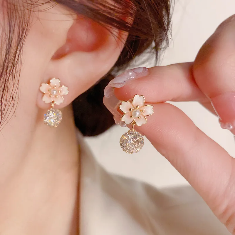 

Japanese and Korean niche design sense summer pink flower earrings new trendy light luxury silver needle earrings