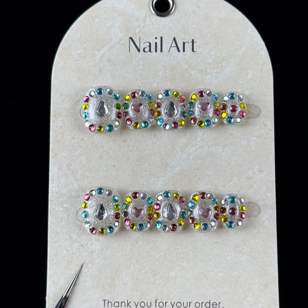 10pcs high-end Cute and niche style, hand-painted circular colored diamonds, dazzling silver cat's eye effect handmade fake nail