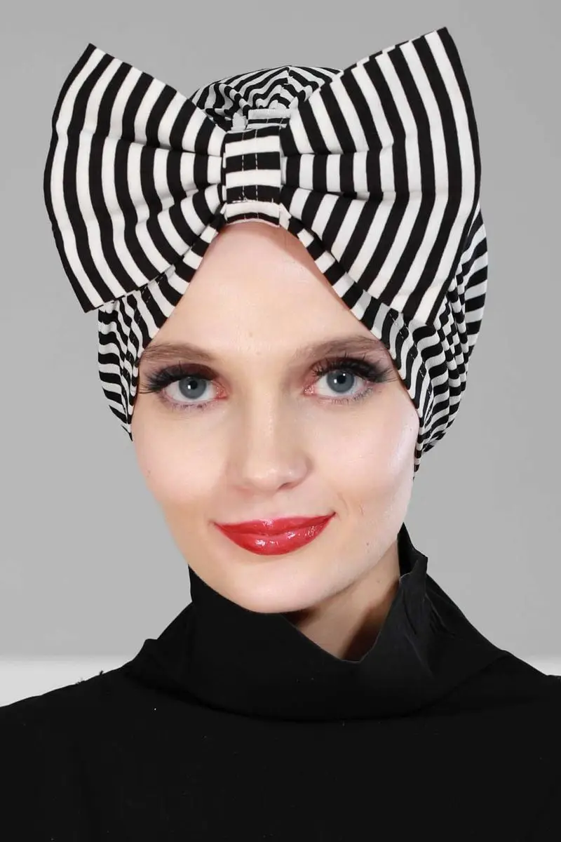 Arco gigante com osso preto