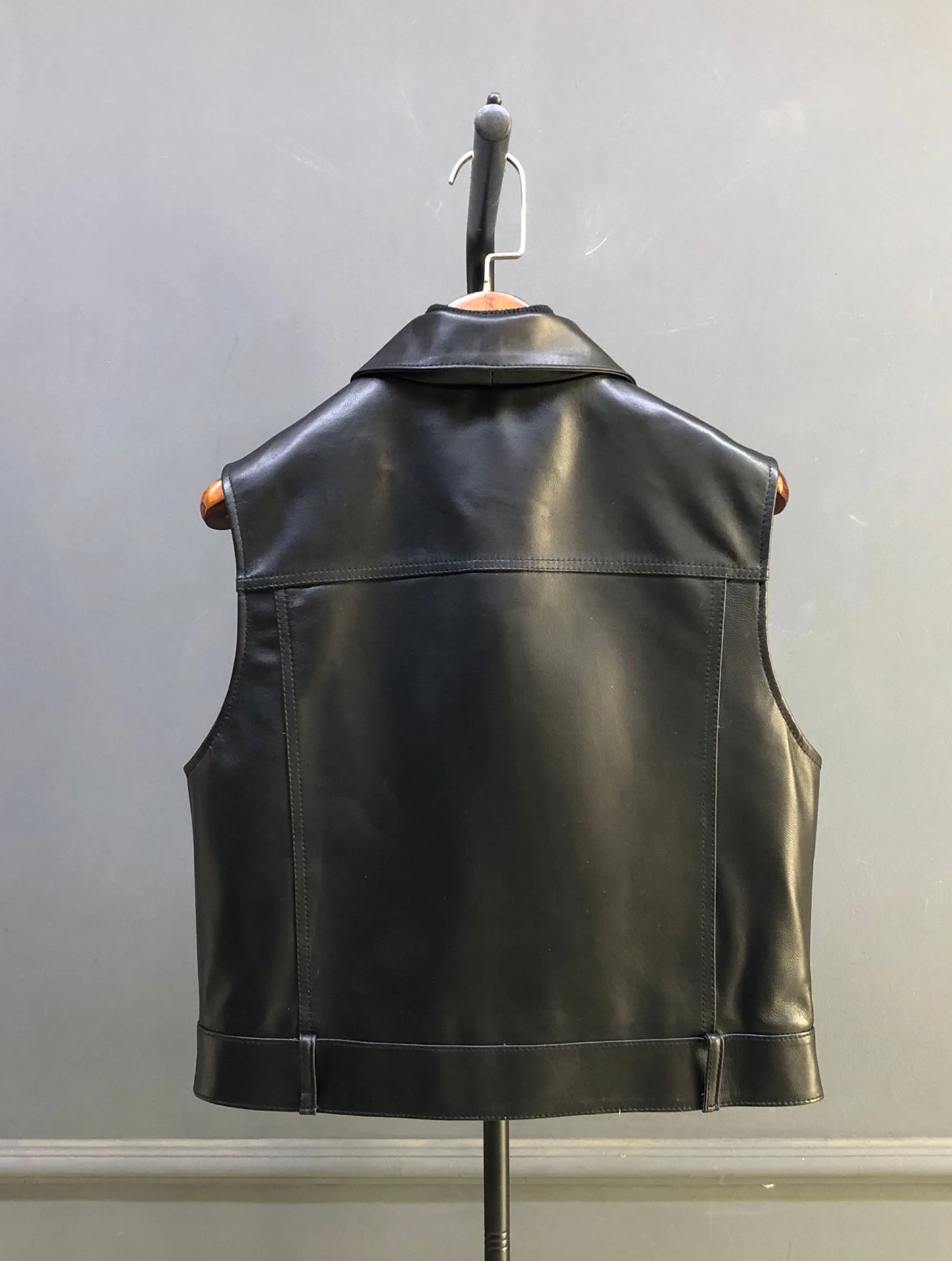 Women's Leather Vest ort Svel eepskin Jaet Loose Fit Versatile oulder Pad Design Commute Sle Zipper Closure
