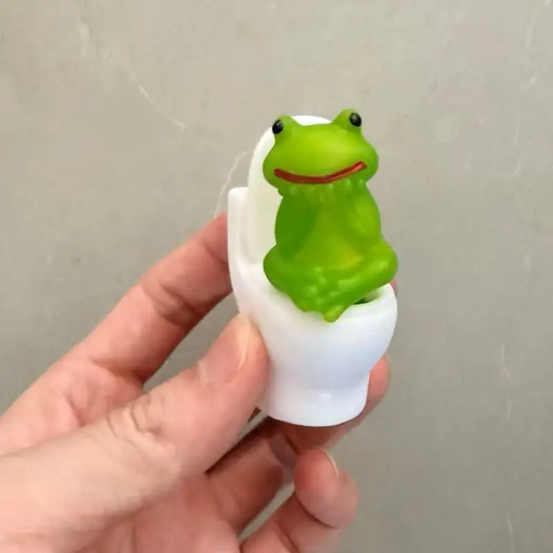 Luxury Funny Toilet Frog Figurine Decorative Sculpture With Humor Gift For Adult Home Display Frog Statue