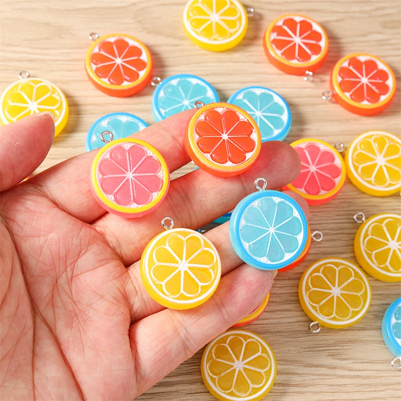 10 Stück 24x28mm Niedliche Frucht-Anhänger aus Harz, Orangenscheiben-Anhänger für die Herstellung von Halsketten, Ohrringen, DIY-Bastelarbeiten, Schmuckzubehör – Detail 3