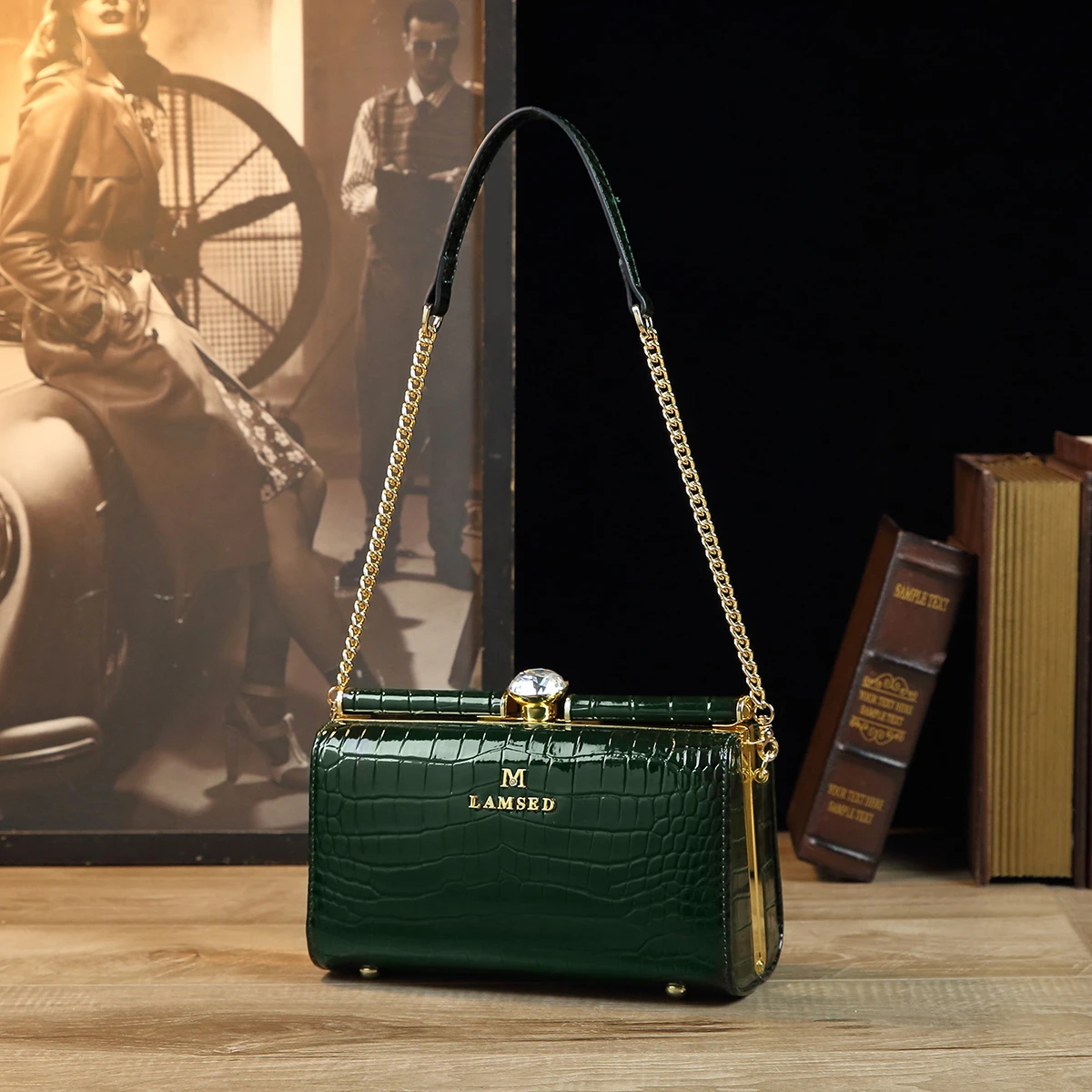 Classic metal chain handbag, Luxury Fashion Evening Shoulder Clutch Bag With Rhinestone Clasp, Vintage Style Purse For Women