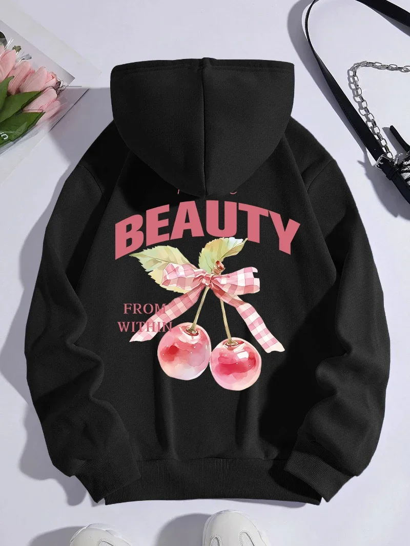 เสื้อฮู้ดเชอร์รี่สีชมพูสำหรับผู้หญิง พิมพ์ลายโบว์สวยงาม สไตล์สตรีทแวร์ ผ้าฟลีซอุ่น มีกระเป๋า เสื้อคลุมหลวมๆ สำหรับฤดูหนาว เสื้อผ้าผู้หญิง