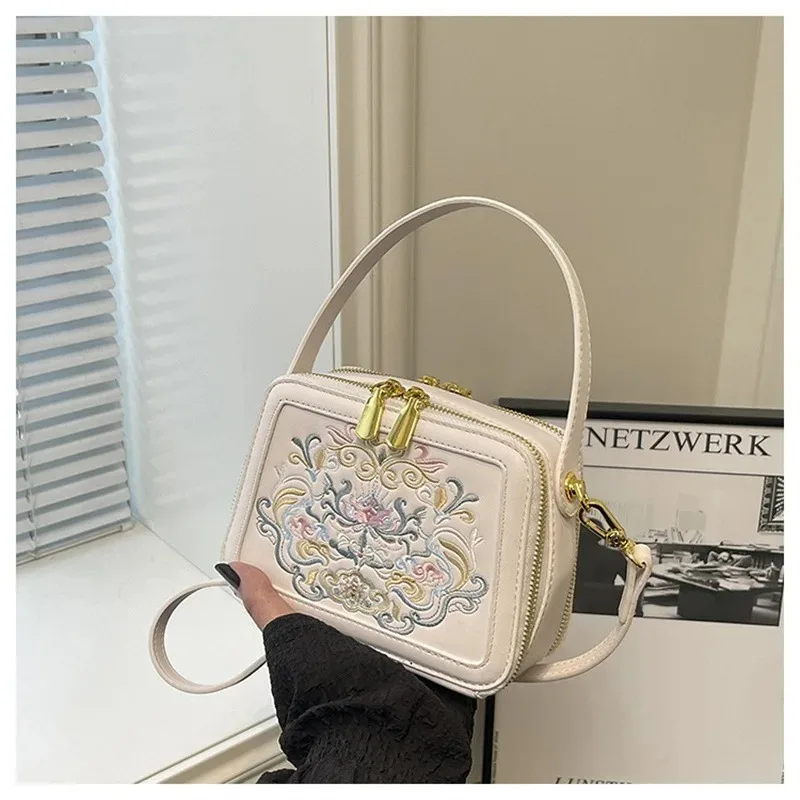 النسخة الكورية الجديدة حقيبة كتف مطرزة المرأة المتخصصة تصميم حقيبة ساعي عادية التنقل تنوعا