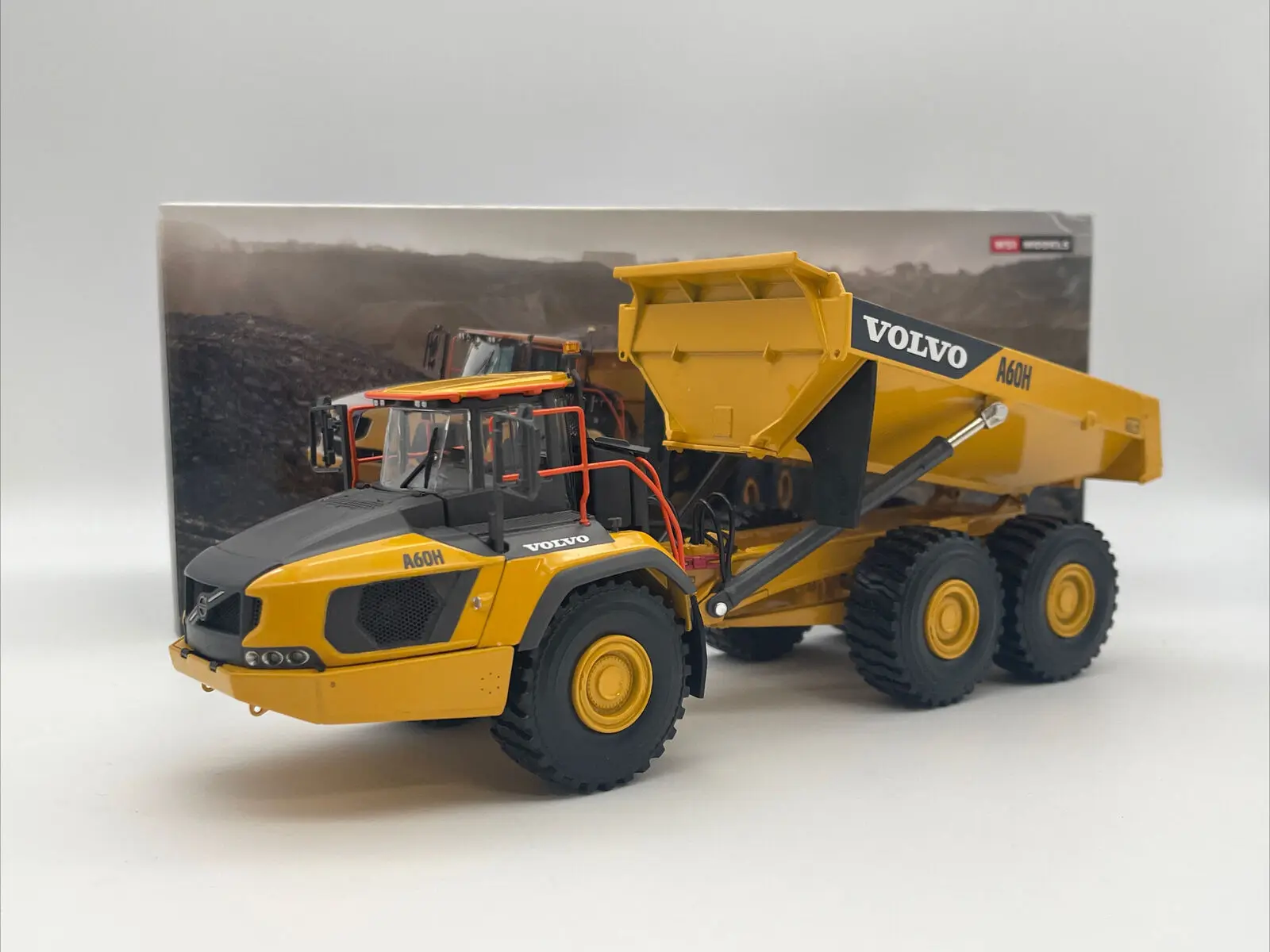 61-2000 Large A60H Articulated Dump Truck 1:50 Scale Diecast Model New