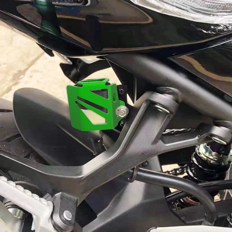 

FOR Kawasaki Z750 Z400 Z800 Z900/RS/SE Z1000/SX ZX14R 2007-2022 CNC Rear Brake Fuel Tank Fluid Reservoir Cover Guard Protector