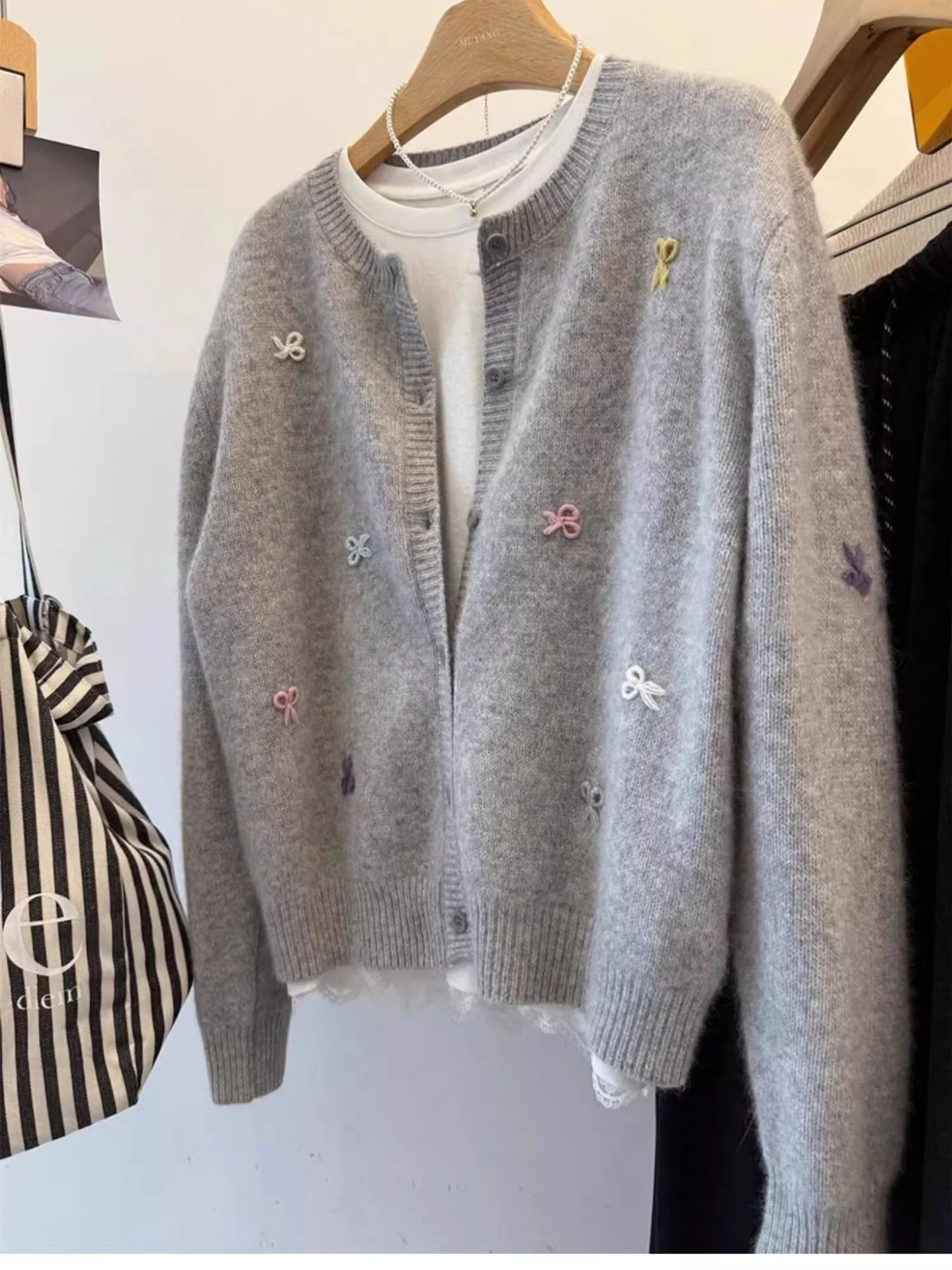 

Вязаный свитер во французском стиле с вышивкой, женский осенне-зимний новый мягкий свободный кардиган, универсальный топ с круглым вырезом и длинными рукавами