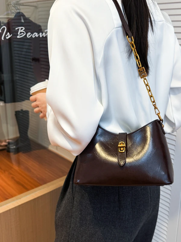 borsa-tote-morbida-con-texture-opaca-cole-autunno-inverno-borsa-a-tracolla-retro-da-donna-con-catena-per-pendolari