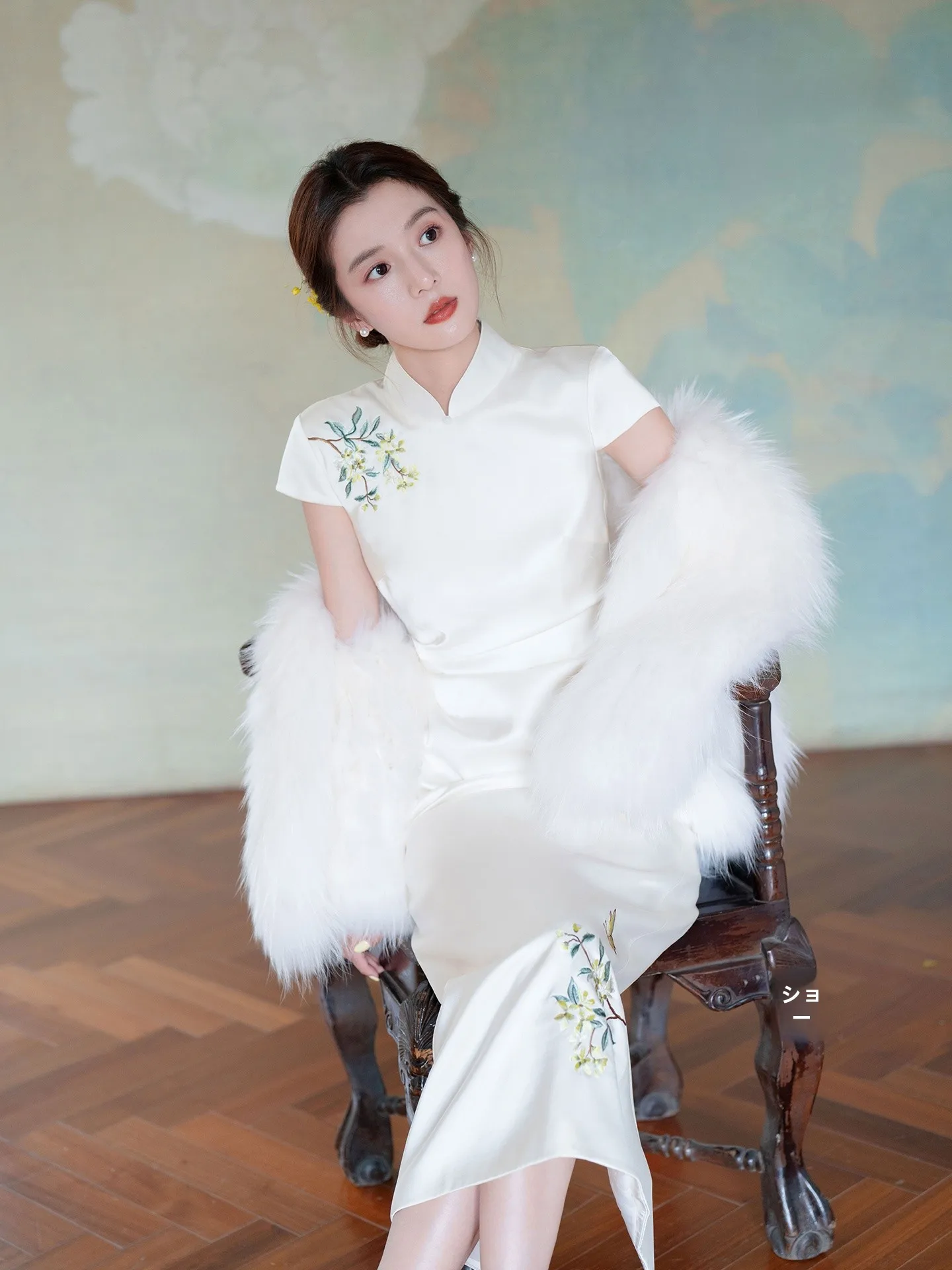   Chinesisches Brautkleid für Herbst und Winter, Verlobungs- und Anstoßkleidung, Rundhals, Bestickt, Polyester, Kurzarm