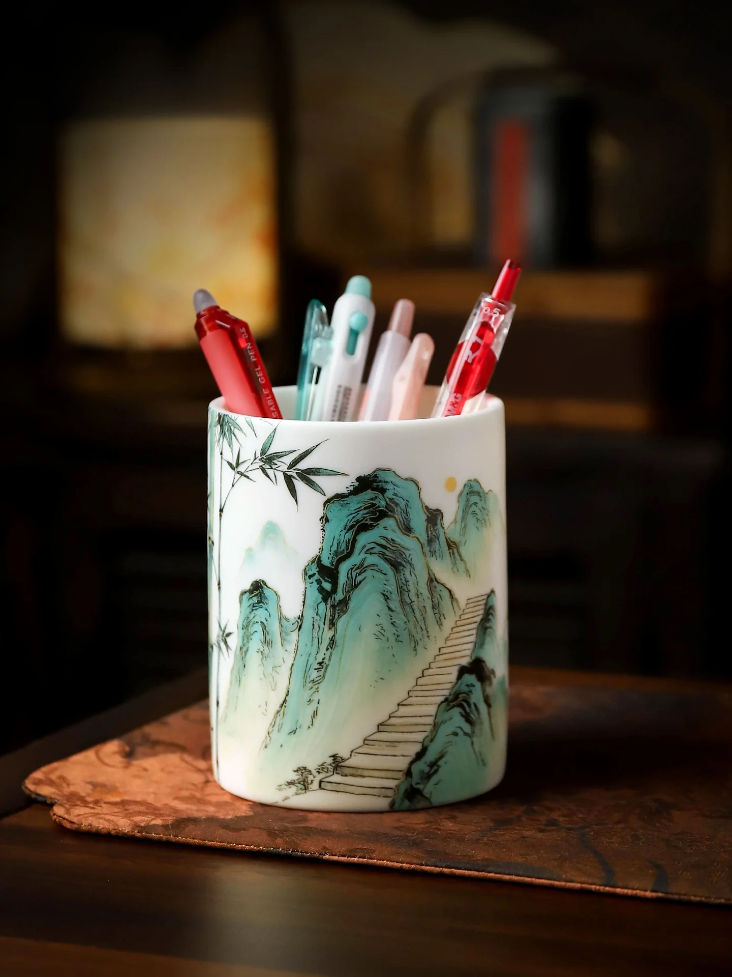 eastern-clay-ceramic-pen-holder-festive-memorabilia-teacher-classmate-graduation-gift-creative-stationery-desk-accessory