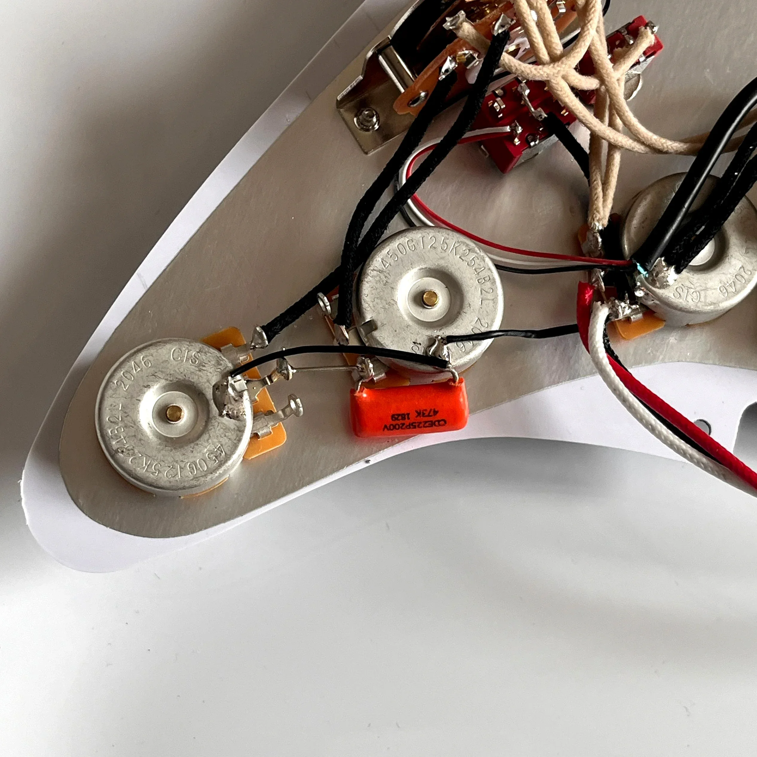 HSS محملة مسبقا ST Pickguard مجموعة نموذج التقاطات ألنيكو الخامس لفائف سبليت هامبوكر التقاطات SSH اختيار الحرس #6