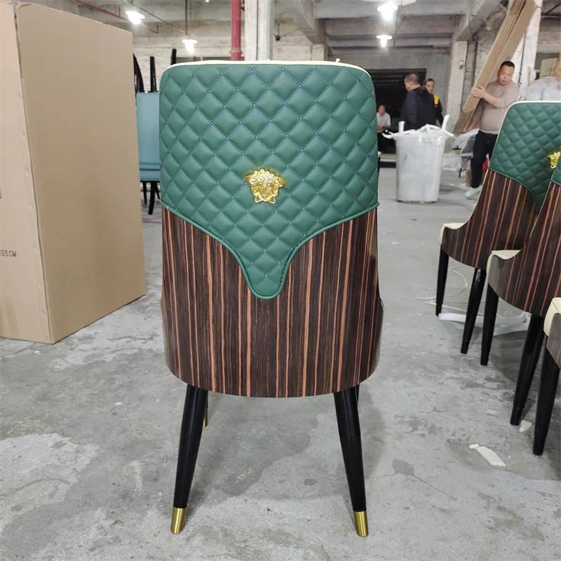 كرسي خفيف فاخر من خشب الأبنوس الراقية مصنوع من الخشب الصلب وحقيبة ناعمة ومسند ظهر لتناول الطعام وصندوق فندق منزلي كرسي مطعم من الجلد P