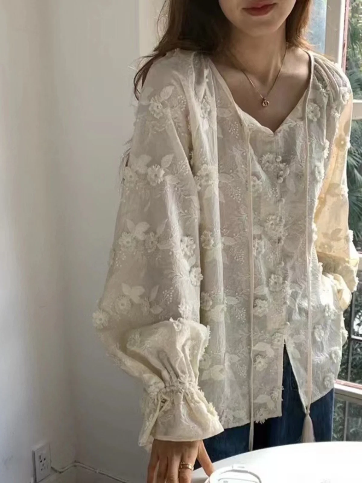 Elegant Lace Shirt Women's Loose Long Sleeve Embroidered Belted Shirt Spring Autumn Fashion V-neck Bell Sleeve Pure Color Com...