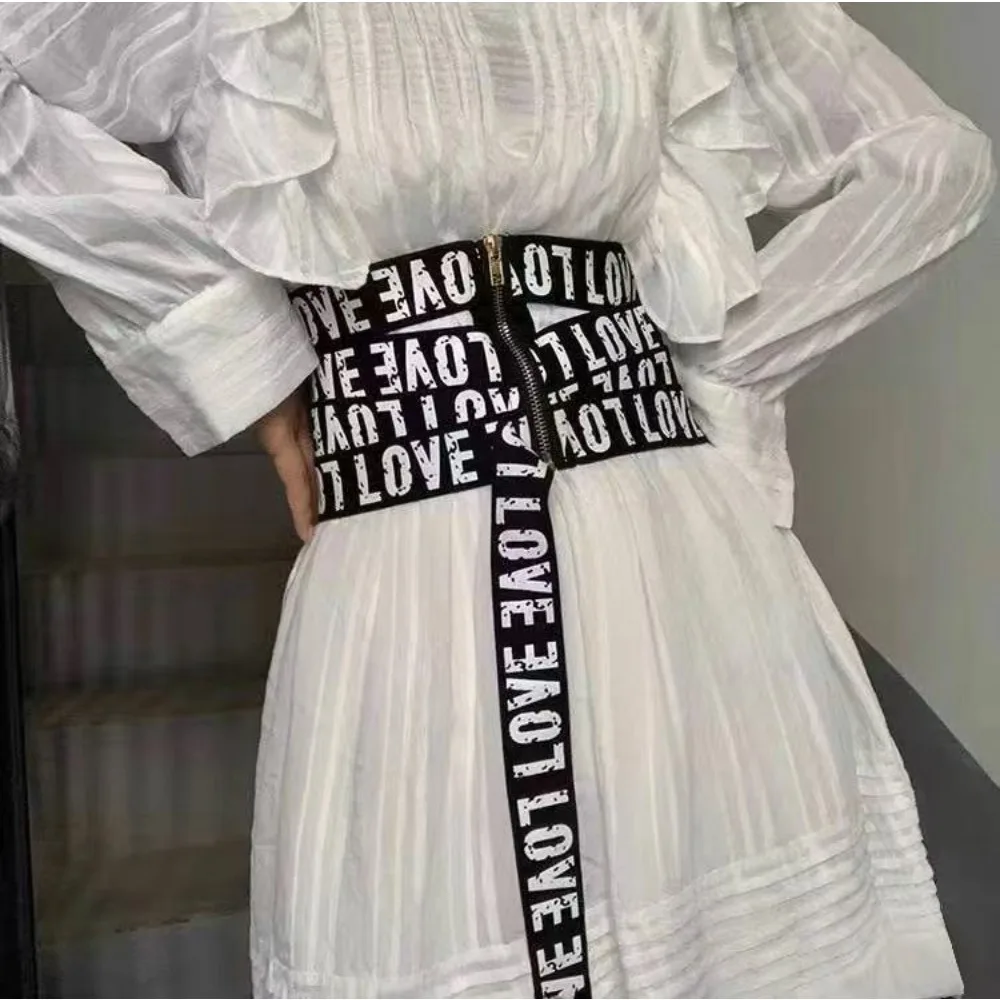 女性のシックなファッションレタープリントクロップドベルトユニークな衣装ペア