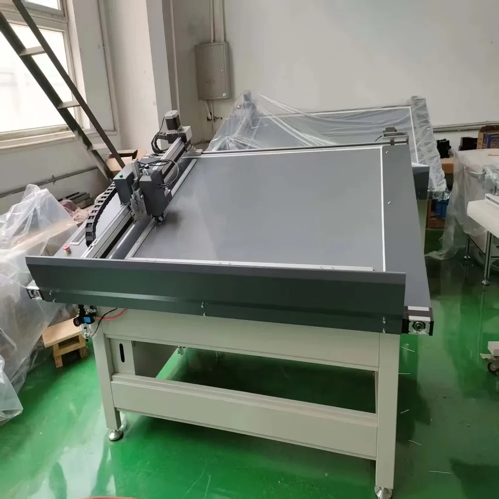 CNC Flatbed Knife Cutting Machine With CAD CAM Software For Photo Frame Mat Board Complicated Arts Pattern Cutter