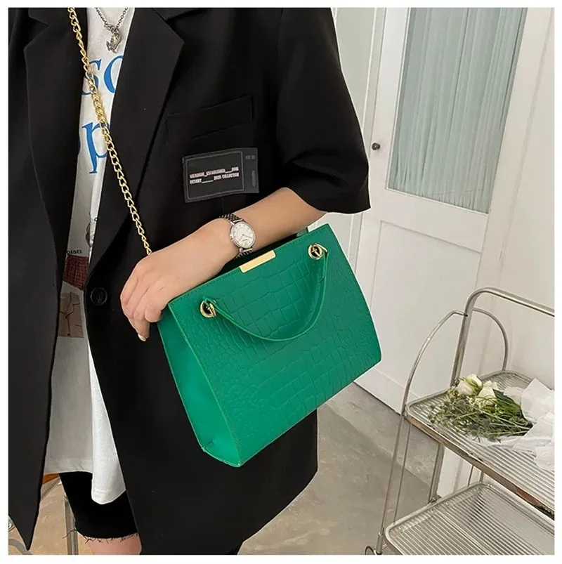 Women Large Capacity Shoulder Bag Female Girl Daily Travel Beautiful Classic Style Bag Messenger Bags