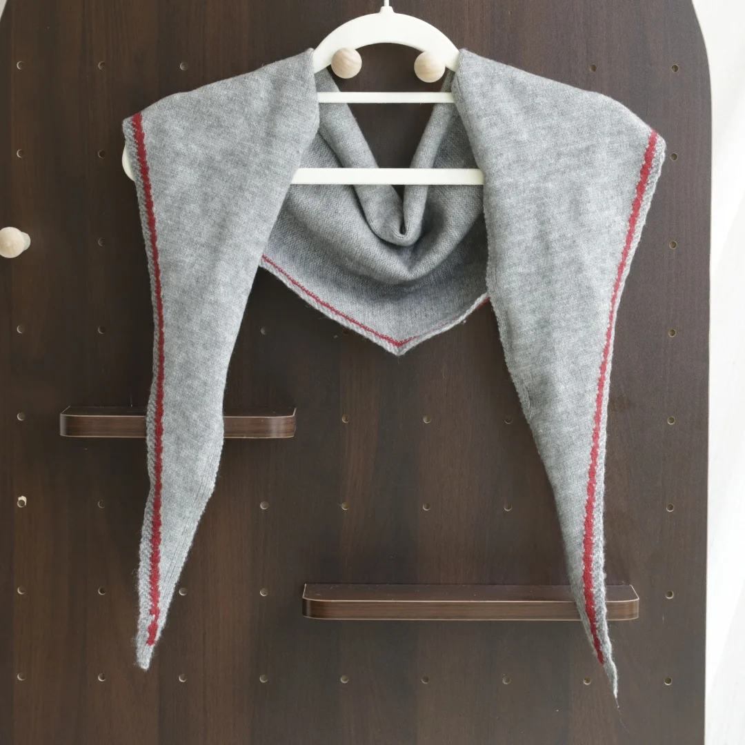 2026 NEW British Triangle Scarf Luxe Versatile Super Cozy Scarf Women Winter Comfortable Gentle Sweet Korean Scarf
