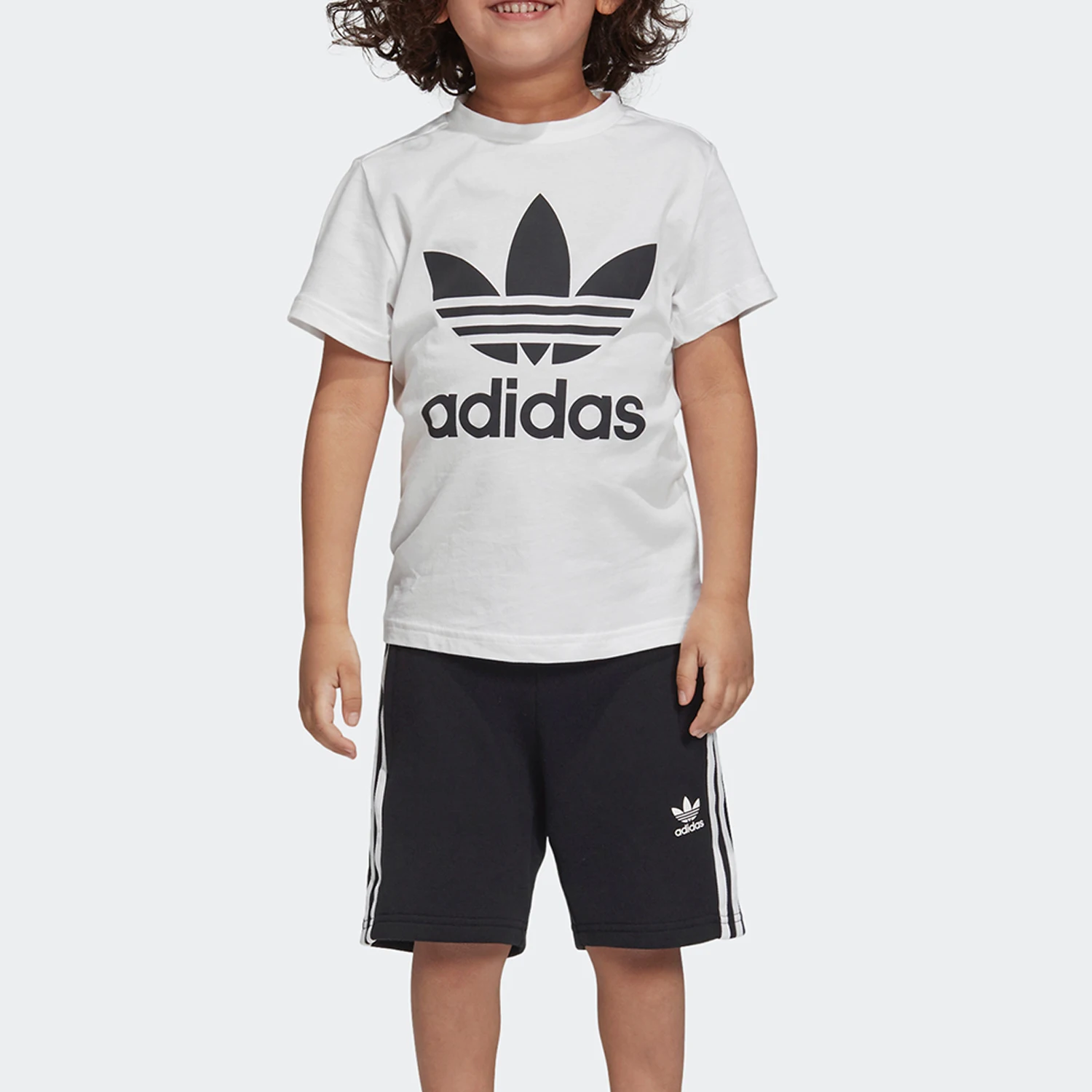 Оригинальный детский спортивный комплект Adidas: удобные дышащие шорты с коротким рукавом DW9709