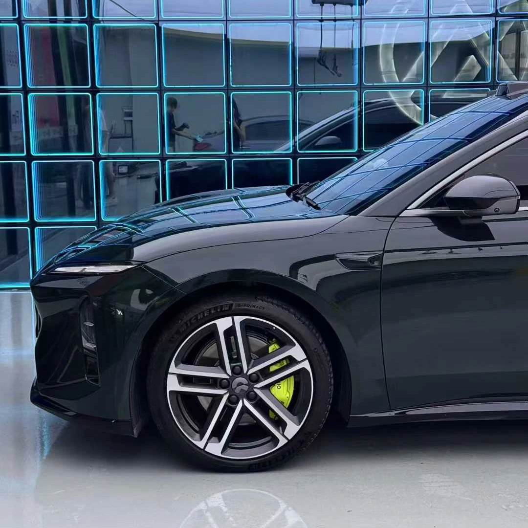 

PET Liner Car Wrap Vinyl Green High Stretch Long Lasting Automotive Color Change Film