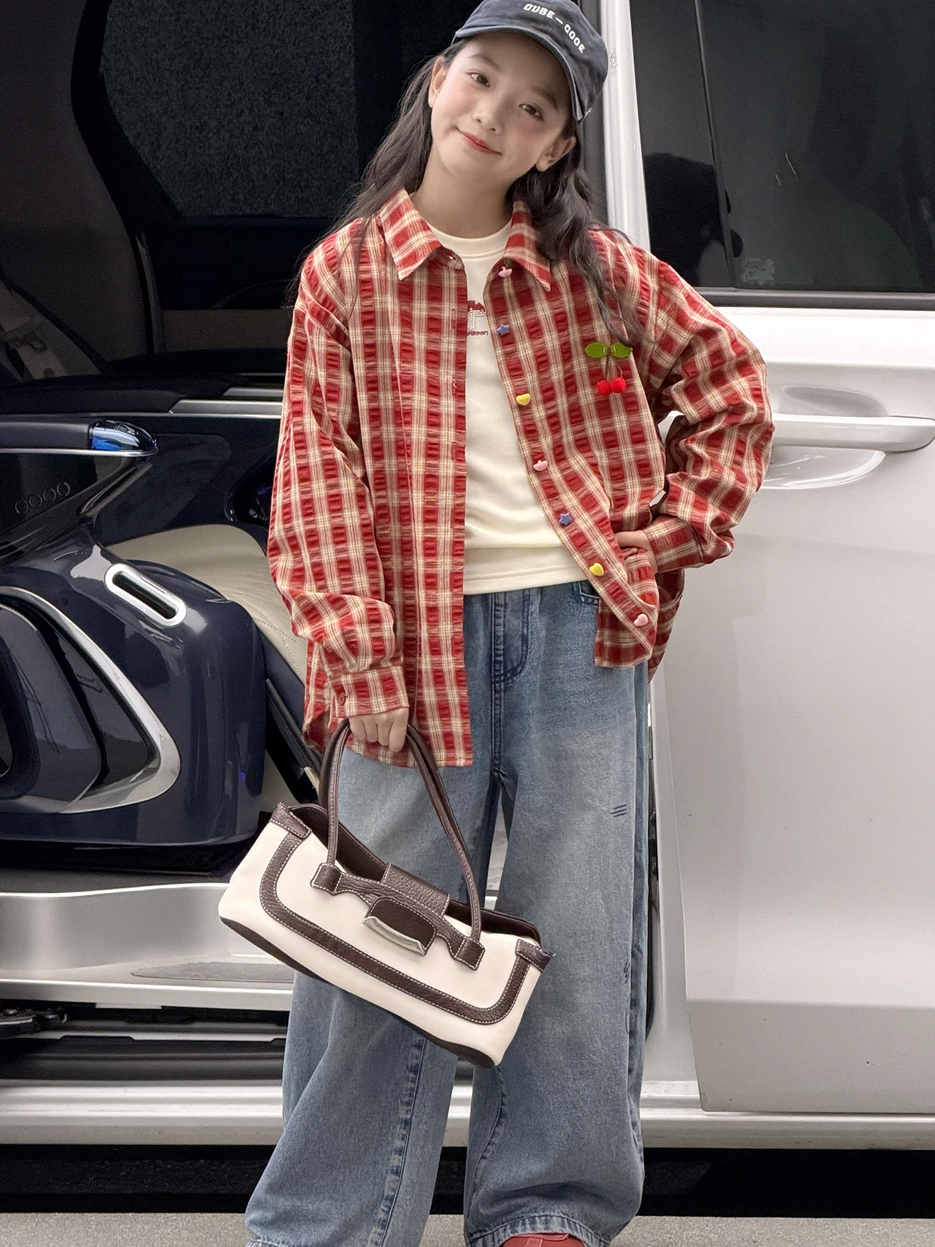 レトロな赤いチェック柄の長袖ルーズフィットシャツ、女の子向け秋のファッショナブルなトレンディトップ、中型から大型の子供向けの多用途アウターウェア