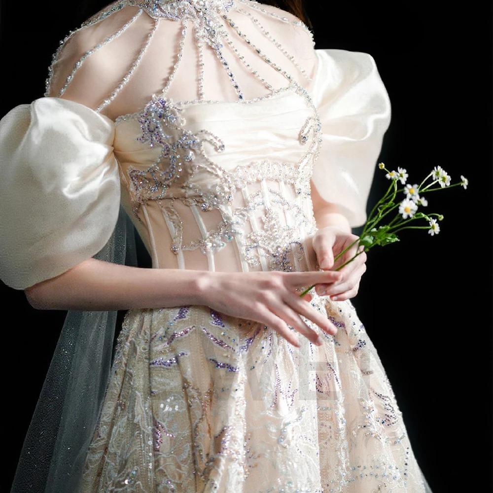 Luxe avondjurk met hoge hals, elegante formele bruiloft, beroemdheid galajurk