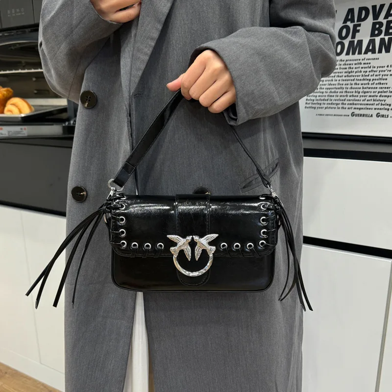 

Новая сумка-ласточка из натуральной кожи с ремешком-цепочкой, кошелек через плечо, подмышки, украшенная стразами, акцент в стиле Dionysus