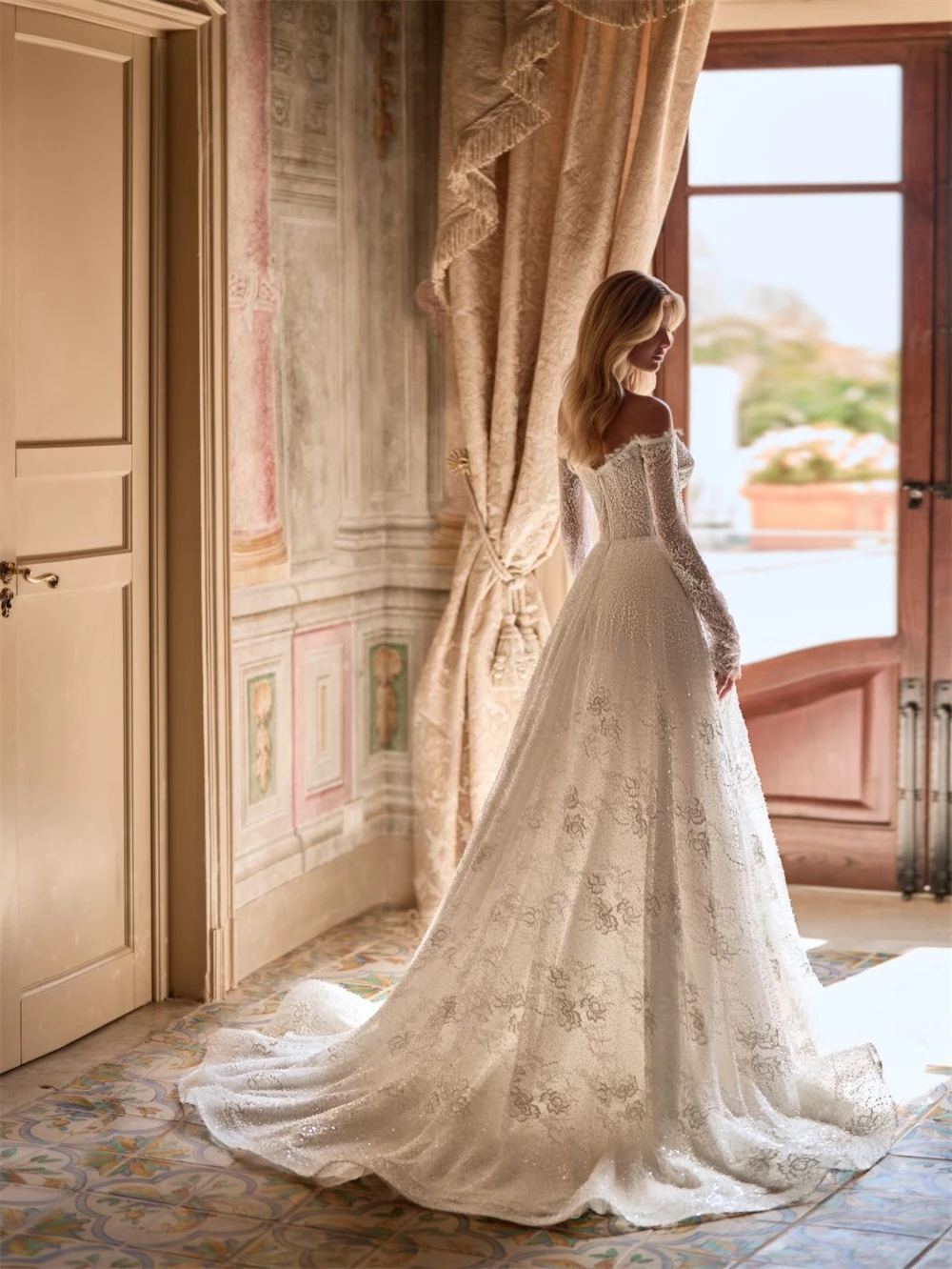 فستان زفاف أورجانزا أبيض ناعم مخصص مثير على شكل قلب وأكمام طويلة زي العرائس بوهو على شكل حرف a ذيل محكمة فيستدو دي نوفيا