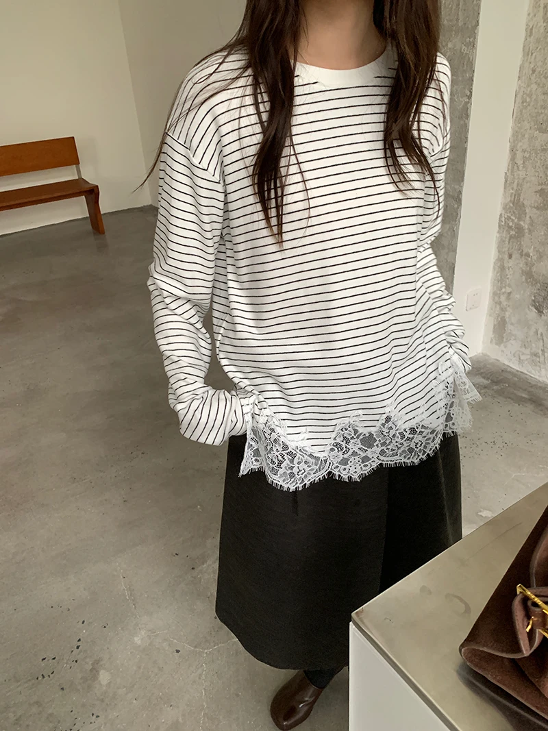 

Autumn and winter women's casual striped round neck long sleeved lace patchwork loose T-shirt