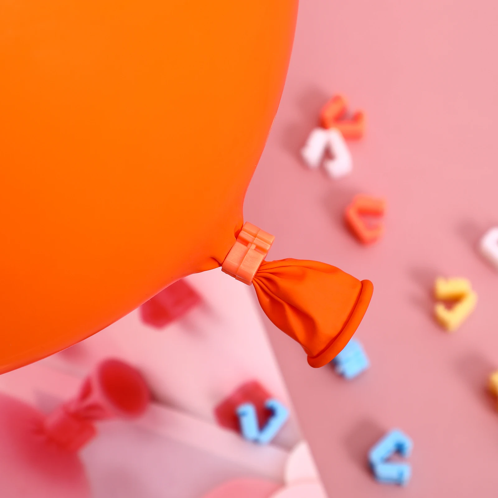 

100 Pcs Balloon Clips Plastic Sealing Tying Tool Multicolor Party Balloons Wedding Birthday Holiday Accessories