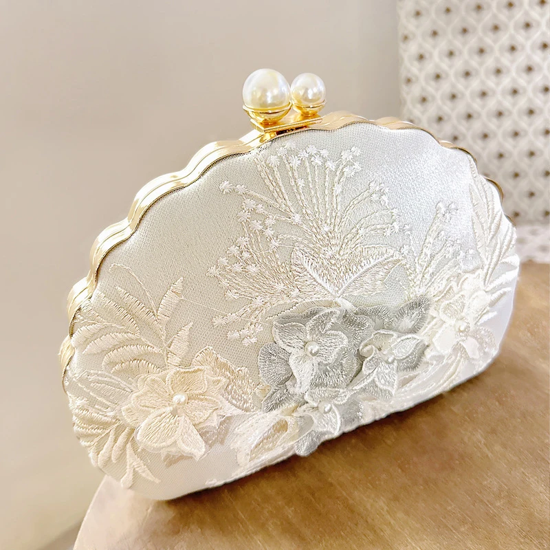 Shell Clip Evening Bags New Fashion White Embroidered Lace Clutch Vacation Crossbody Chain Bag Bride Wedding Party Handbag New