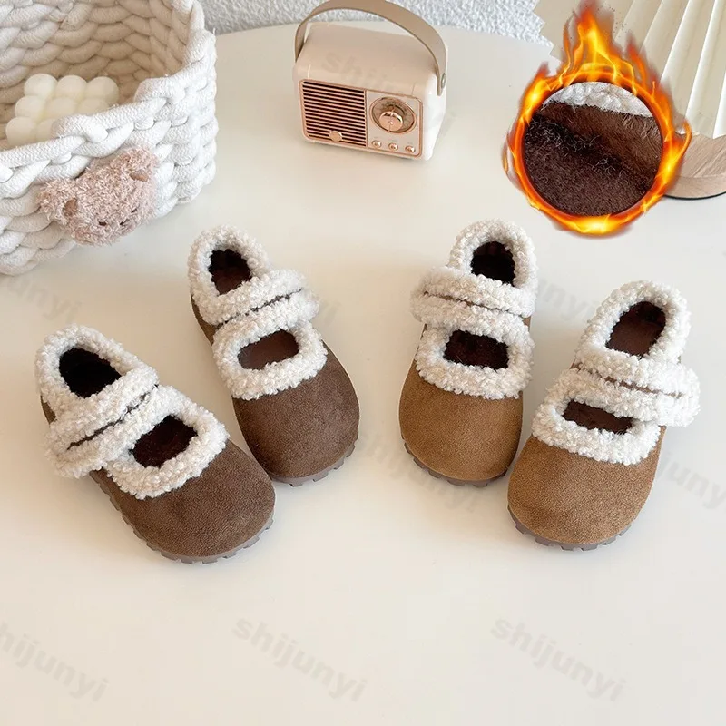 

2025 зимние новые детские винтажные теплые повседневные хлопковые туфли с открытым носком, модные универсальные плюшевые удобные туфли на плоской подошве для девочек