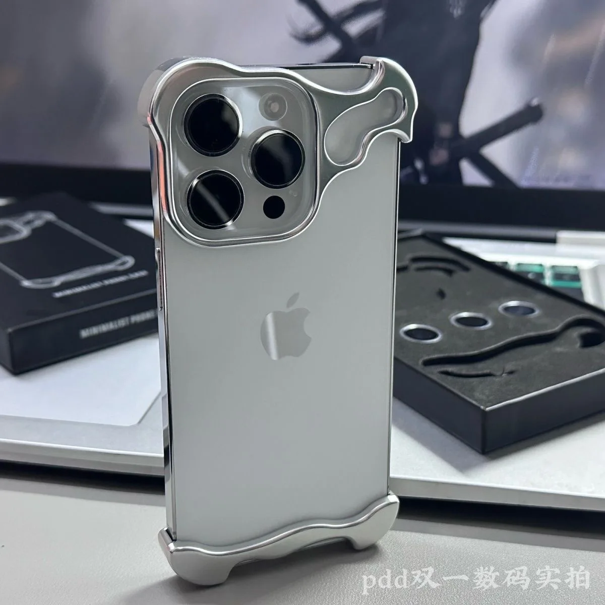 

The special-shaped borderless mobile phone case with lens film zinc alloy light and thin mobile phone case, suitable for Apple m